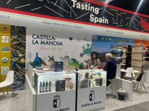 Las empresas agroalimentarias de Castilla-La Mancha visitan la Winter Fancy Faire 2026