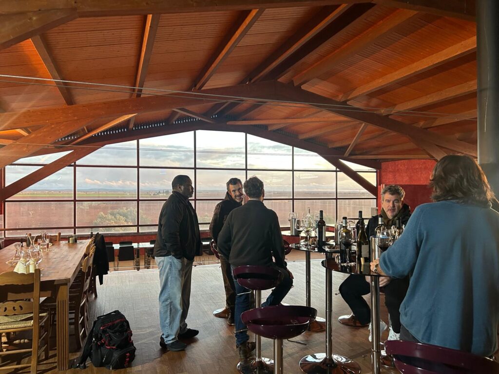 Visita de compradores norteamericanos en Castilla-La Mancha en una misión inversa de vino de IPEX