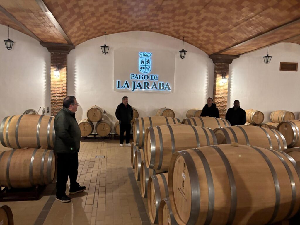 Visita de compradores norteamericanos en Castilla-La Mancha en una misión inversa de vino de IPEX