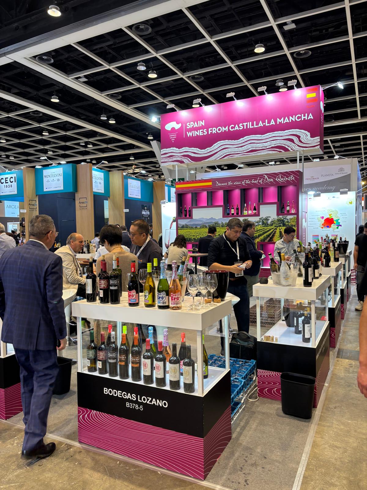 Castilla-La Mancha exhibe el potencial de su sector vitivinícola en Vinexpo Asia 2026