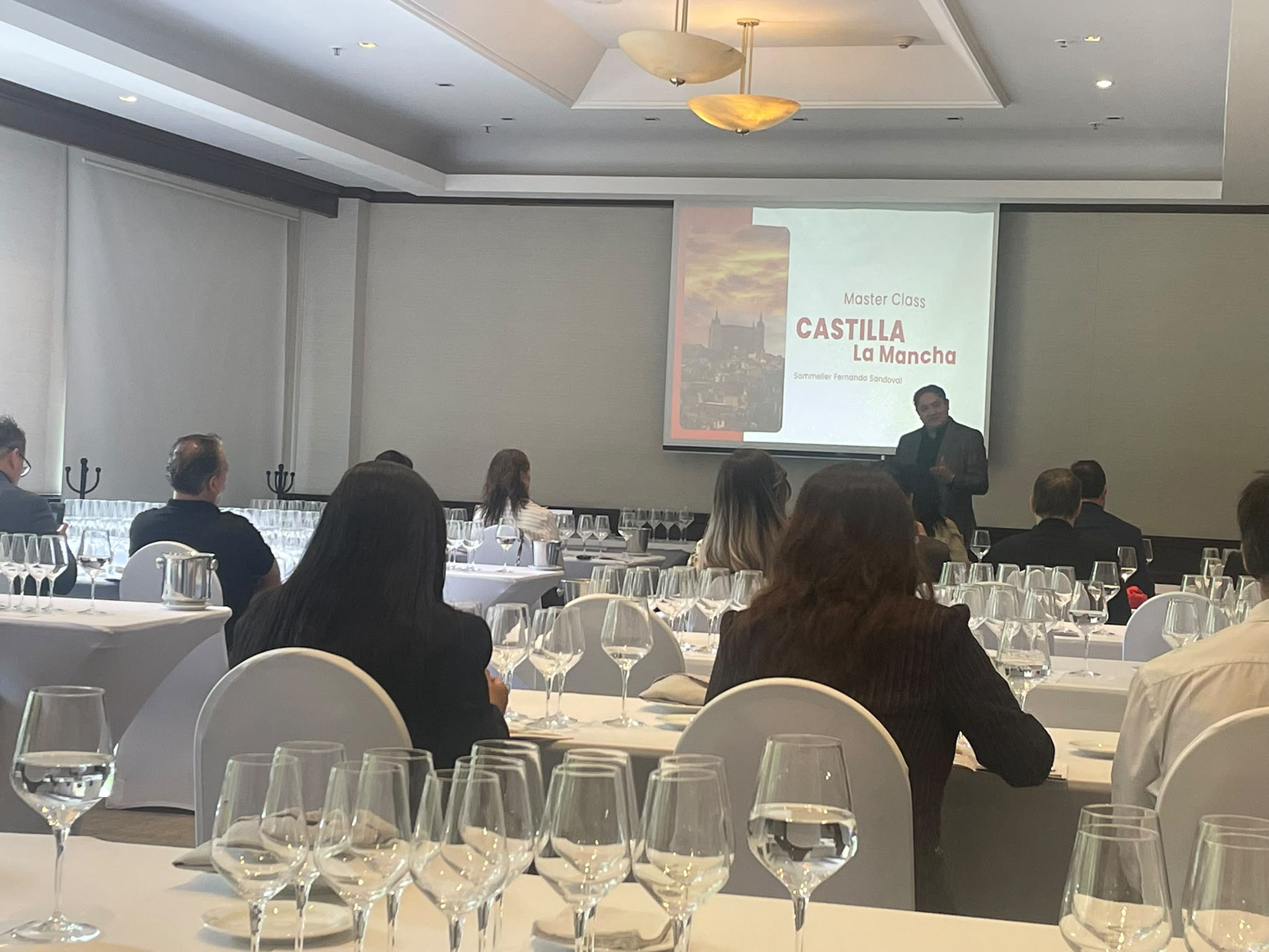 Más de 60 profesionales del sector vinícola mexicano participan en una presentación de vinos de Castilla-La Mancha en Ciudad de México